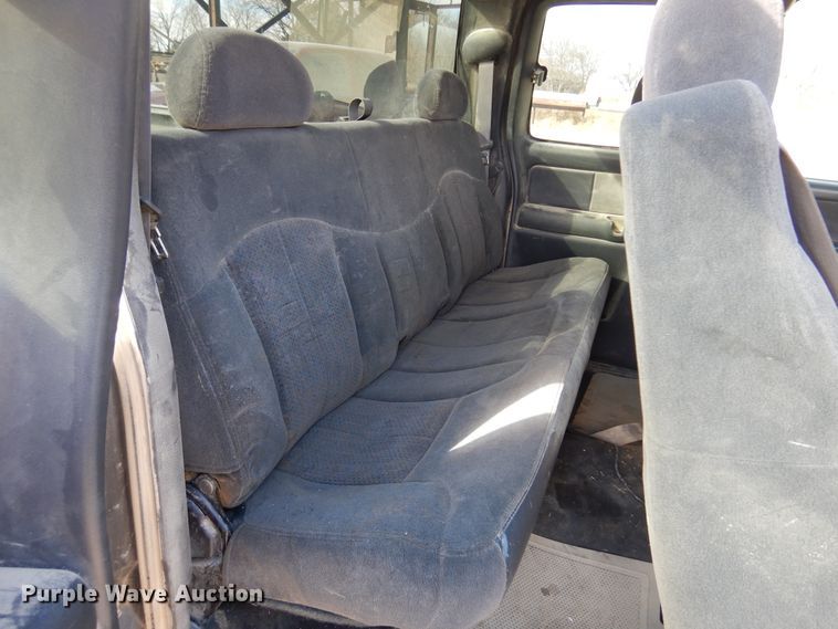 image for item KJ9533 2002 Chevrolet Silverado 1500  Ext. Cab pickup truck