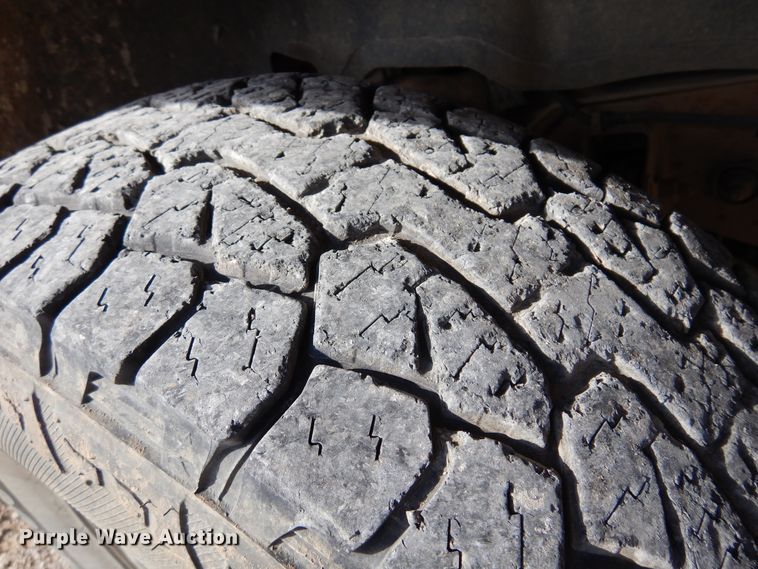 image for item KJ9533 2002 Chevrolet Silverado 1500  Ext. Cab pickup truck