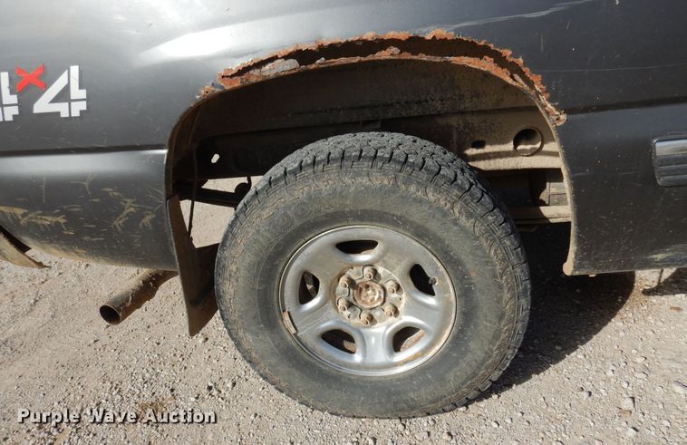 image for item KJ9533 2002 Chevrolet Silverado 1500  Ext. Cab pickup truck