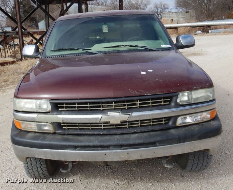 image for item KJ9534 2002 Chevrolet Silverado 1500  Ext. Cab pickup truck