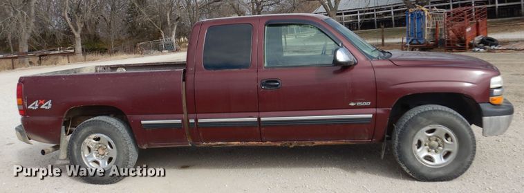 image for item KJ9534 2002 Chevrolet Silverado 1500  Ext. Cab pickup truck