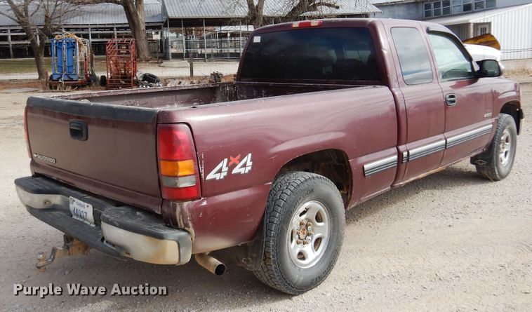 image for item KJ9534 2002 Chevrolet Silverado 1500  Ext. Cab pickup truck