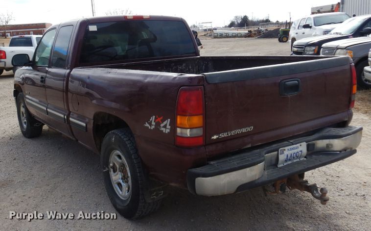 image for item KJ9534 2002 Chevrolet Silverado 1500  Ext. Cab pickup truck