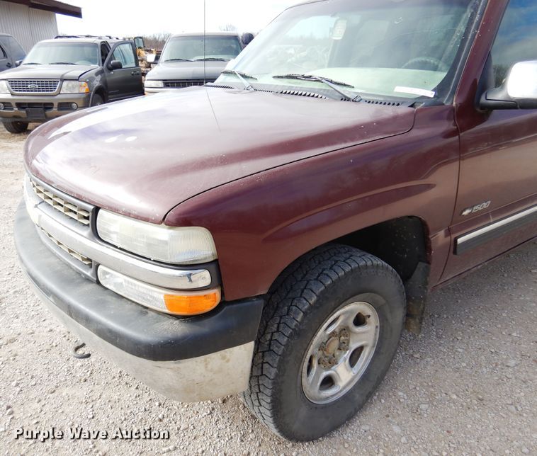 image for item KJ9534 2002 Chevrolet Silverado 1500  Ext. Cab pickup truck