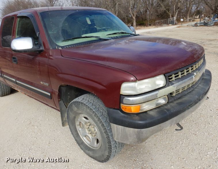 image for item KJ9534 2002 Chevrolet Silverado 1500  Ext. Cab pickup truck