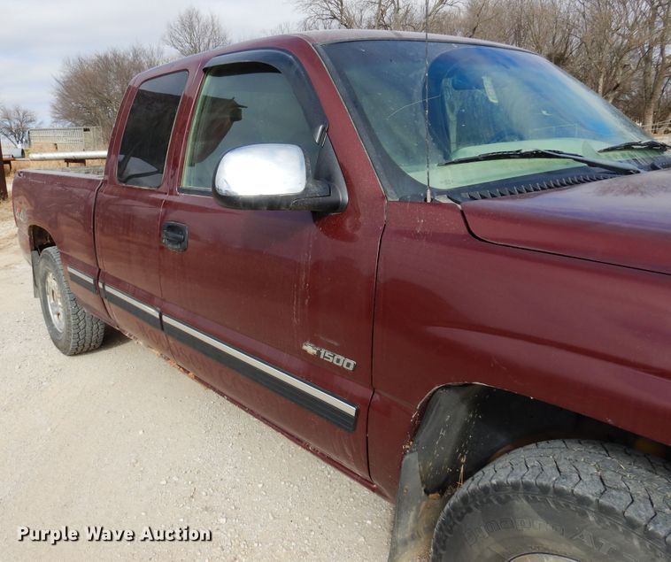 image for item KJ9534 2002 Chevrolet Silverado 1500  Ext. Cab pickup truck