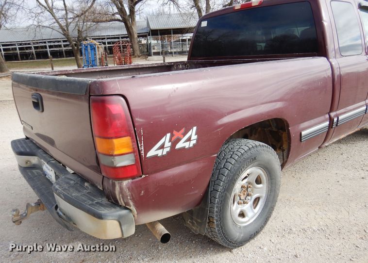 image for item KJ9534 2002 Chevrolet Silverado 1500  Ext. Cab pickup truck