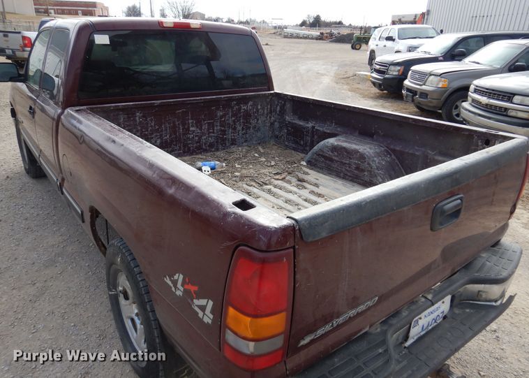 image for item KJ9534 2002 Chevrolet Silverado 1500  Ext. Cab pickup truck