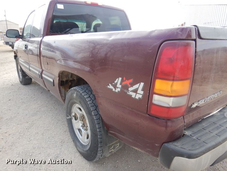 image for item KJ9534 2002 Chevrolet Silverado 1500  Ext. Cab pickup truck