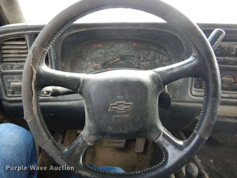 image for item KJ9534 2002 Chevrolet Silverado 1500  Ext. Cab pickup truck