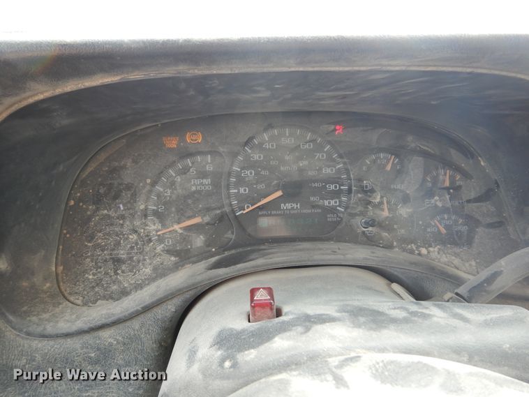 image for item KJ9534 2002 Chevrolet Silverado 1500  Ext. Cab pickup truck