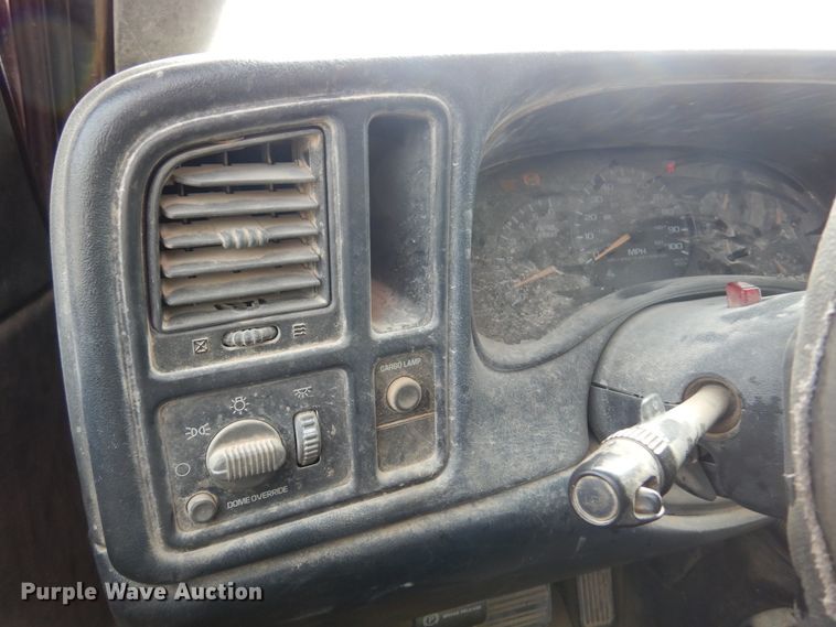 image for item KJ9534 2002 Chevrolet Silverado 1500  Ext. Cab pickup truck