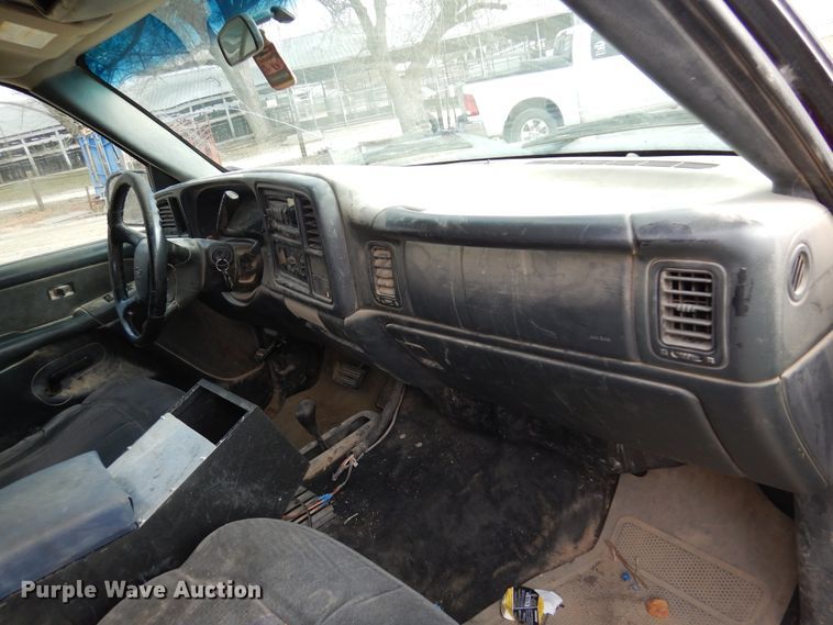 image for item KJ9534 2002 Chevrolet Silverado 1500  Ext. Cab pickup truck