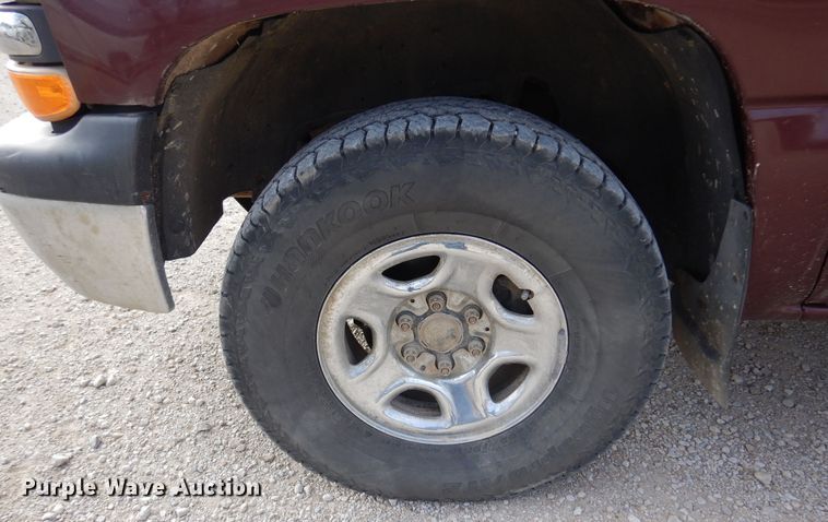 image for item KJ9534 2002 Chevrolet Silverado 1500  Ext. Cab pickup truck