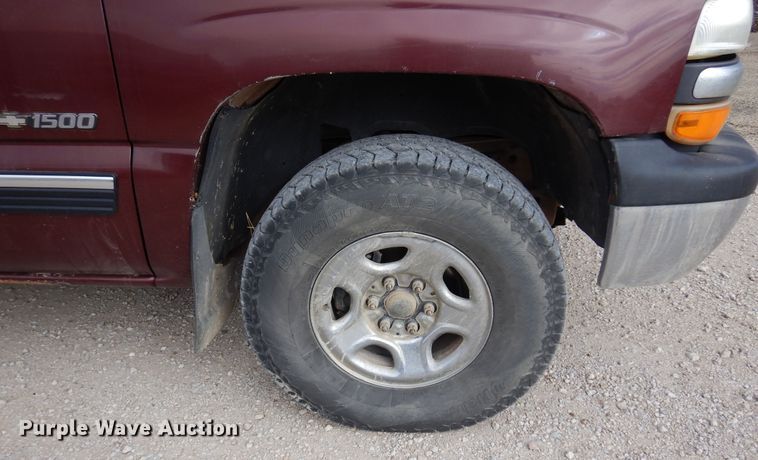 image for item KJ9534 2002 Chevrolet Silverado 1500  Ext. Cab pickup truck