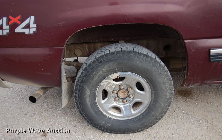 image for item KJ9534 2002 Chevrolet Silverado 1500  Ext. Cab pickup truck