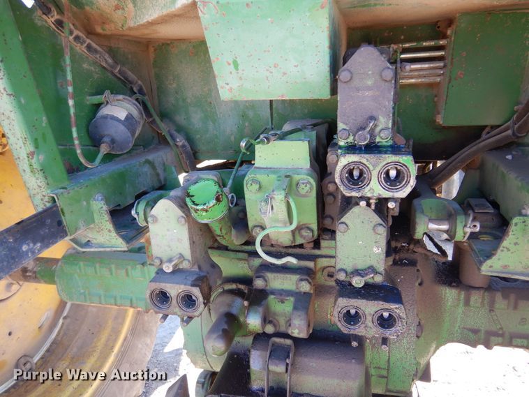 image for item KJ9535 1974 John Deere 4430  tractor