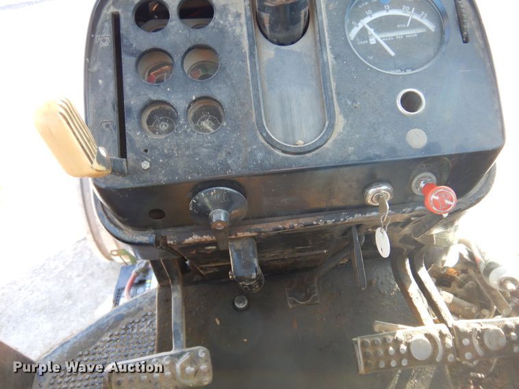 image for item KJ9535 1974 John Deere 4430  tractor