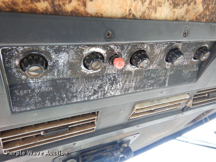 image for item KJ9535 1974 John Deere 4430  tractor