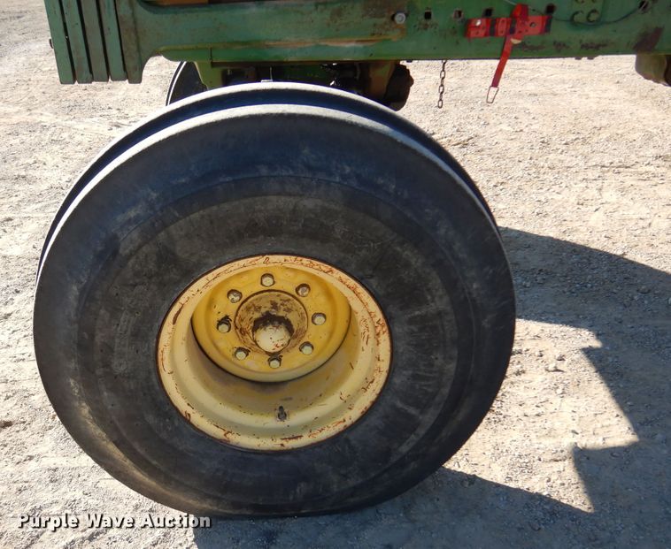 image for item KJ9535 1974 John Deere 4430  tractor