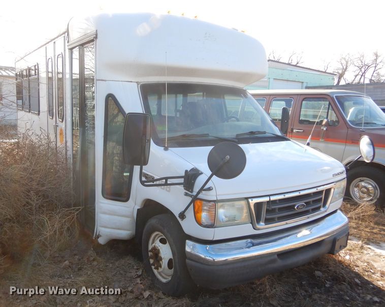image for item KS9287 2003 Ford E450 Starcraft  shuttle bus