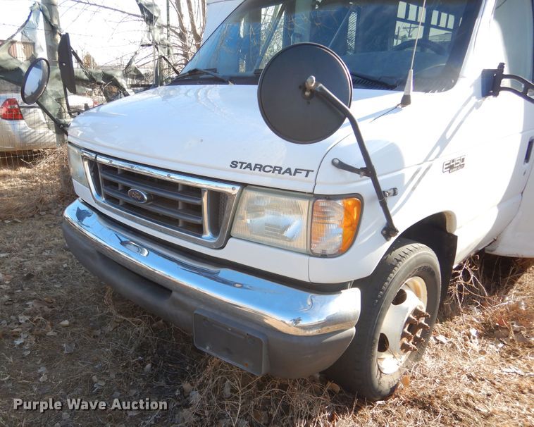 image for item KS9287 2003 Ford E450 Starcraft  shuttle bus