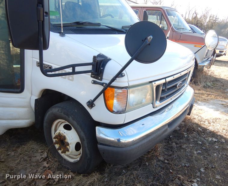 image for item KS9287 2003 Ford E450 Starcraft  shuttle bus