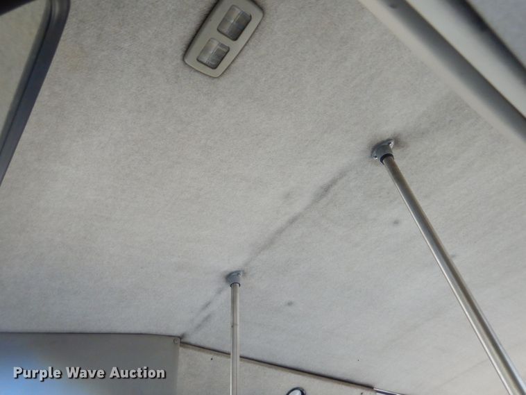 image for item KS9287 2003 Ford E450 Starcraft  shuttle bus