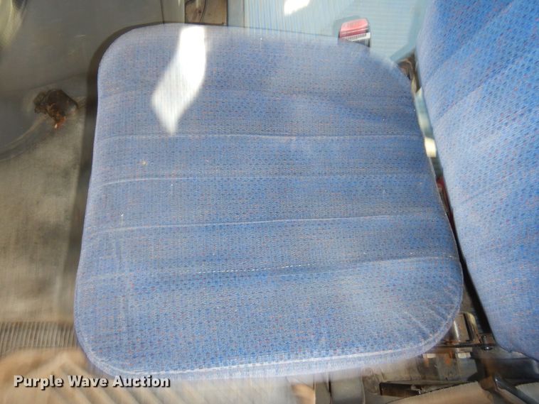 image for item KS9287 2003 Ford E450 Starcraft  shuttle bus