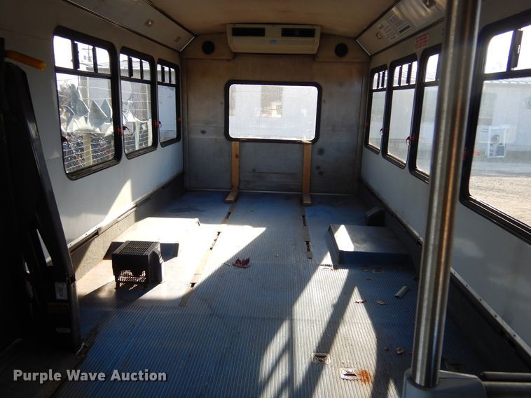 image for item KS9287 2003 Ford E450 Starcraft  shuttle bus