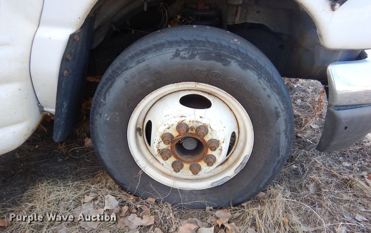 image for item KS9287 2003 Ford E450 Starcraft  shuttle bus