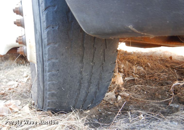 image for item KS9287 2003 Ford E450 Starcraft  shuttle bus