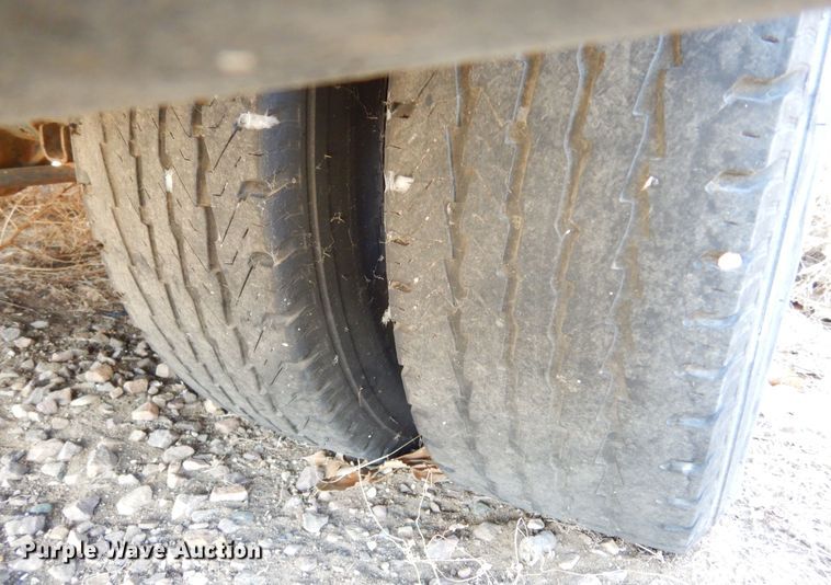 image for item KS9287 2003 Ford E450 Starcraft  shuttle bus