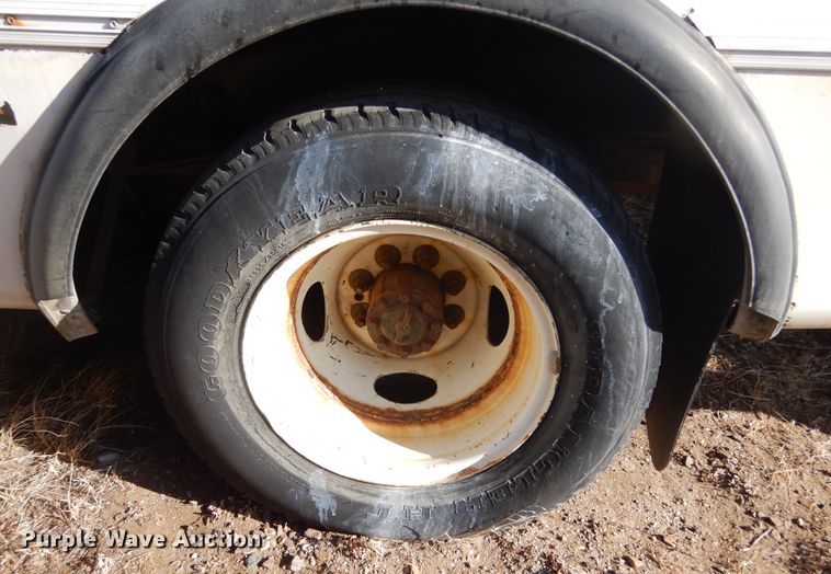 image for item KS9287 2003 Ford E450 Starcraft  shuttle bus