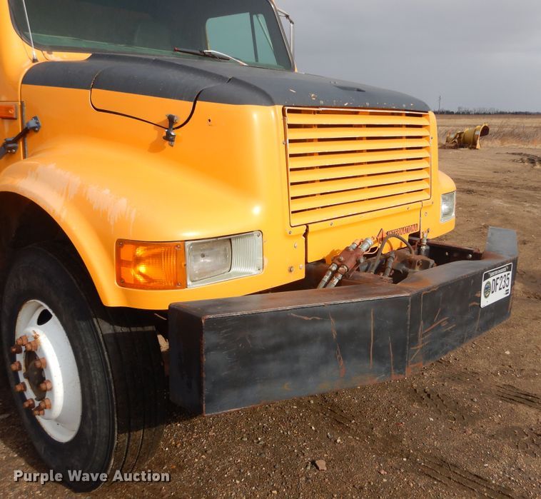 image for item MX9798 1991 International 4900  dump truck