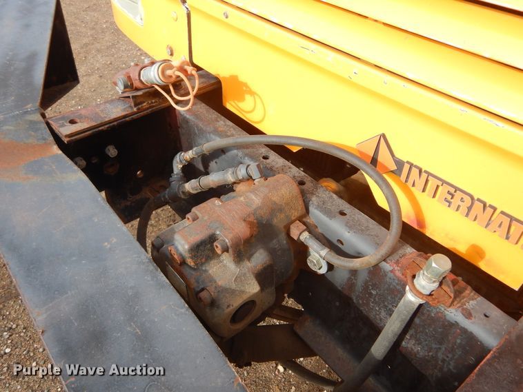 image for item MX9798 1991 International 4900  dump truck