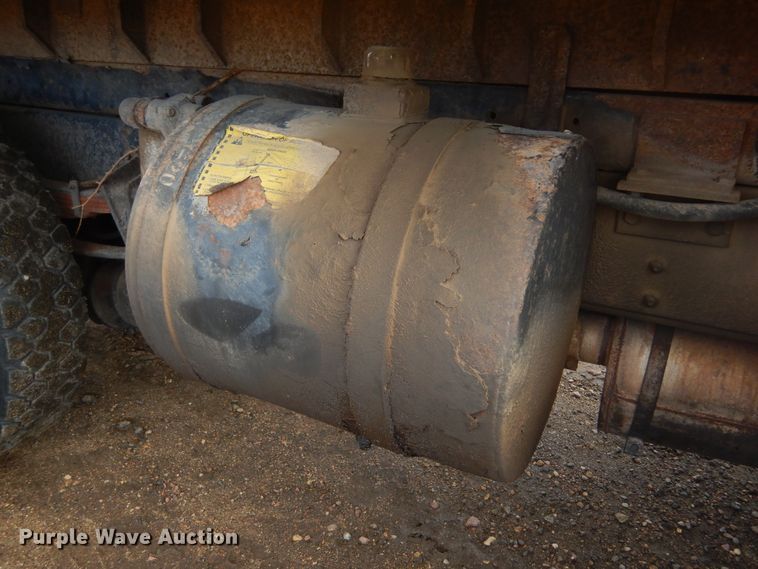 image for item MX9798 1991 International 4900  dump truck