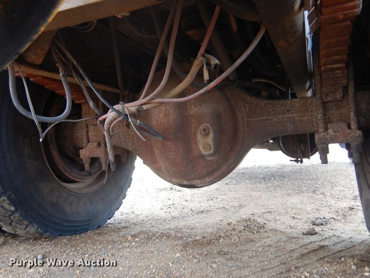 image for item MX9798 1991 International 4900  dump truck