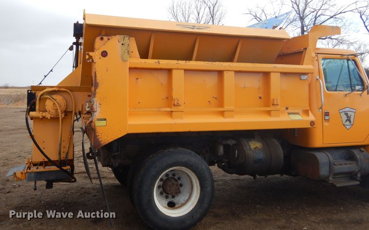 image for item MX9798 1991 International 4900  dump truck