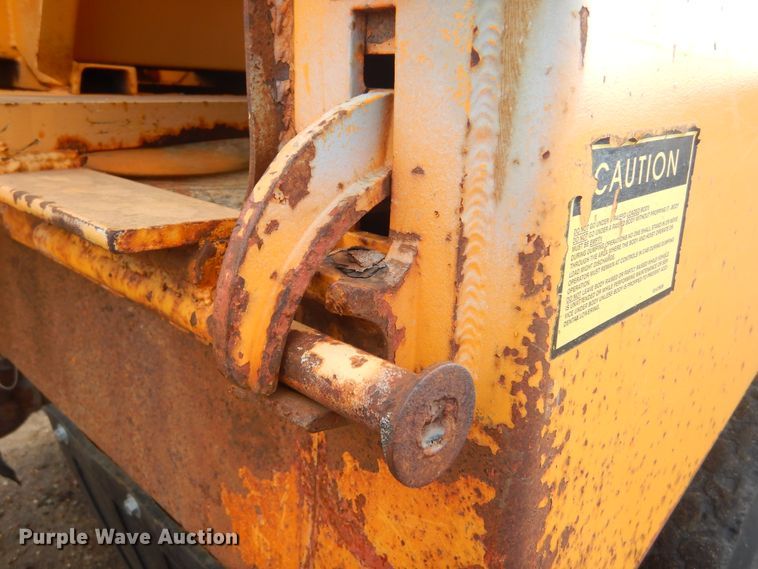 image for item MX9798 1991 International 4900  dump truck