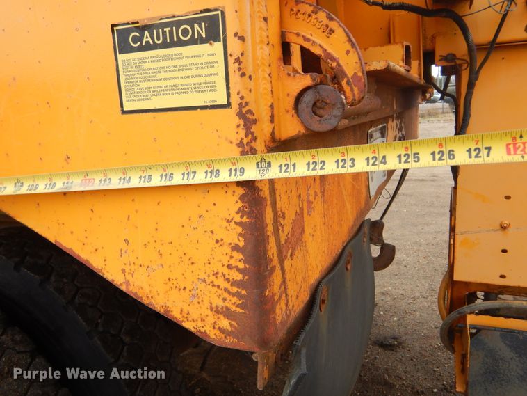 image for item MX9798 1991 International 4900  dump truck