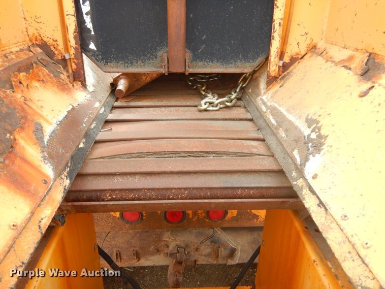 image for item MX9798 1991 International 4900  dump truck