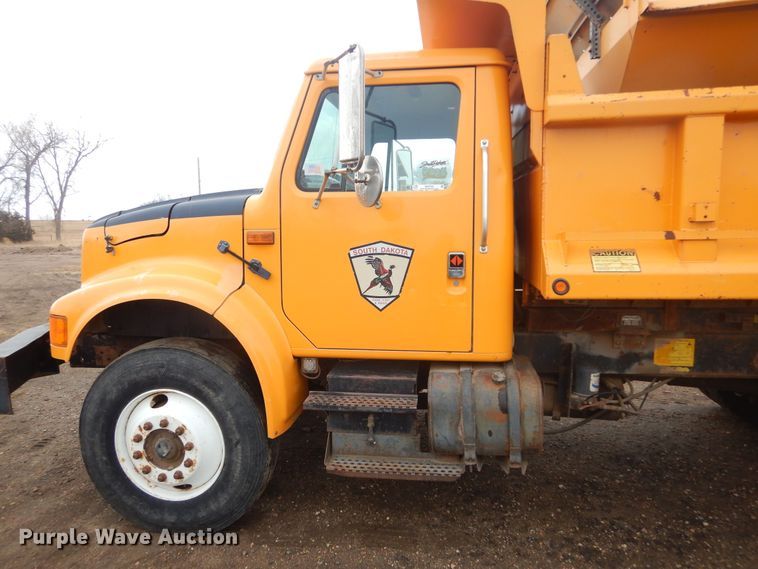 image for item MX9798 1991 International 4900  dump truck