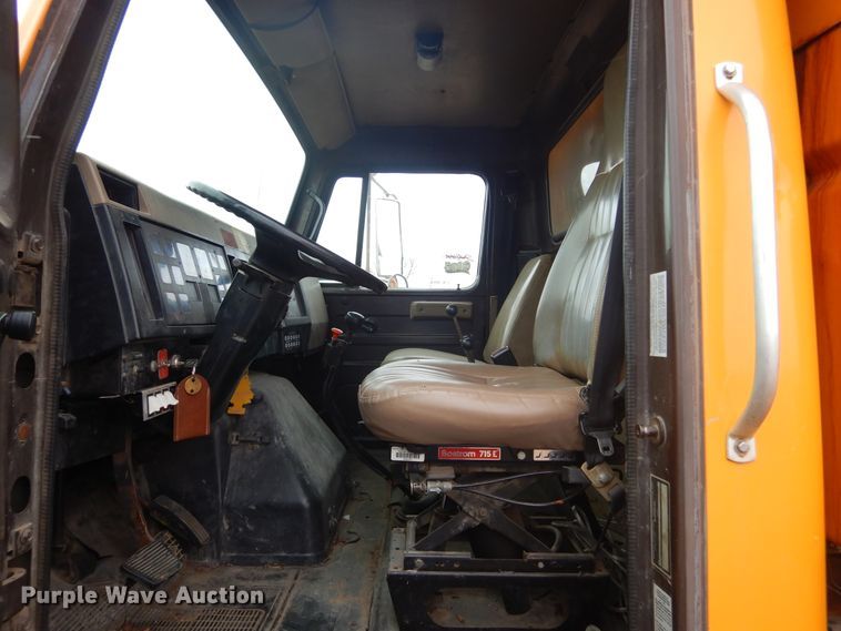 image for item MX9798 1991 International 4900  dump truck