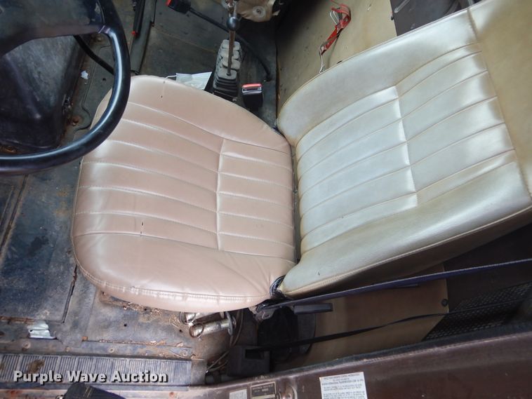 image for item MX9798 1991 International 4900  dump truck