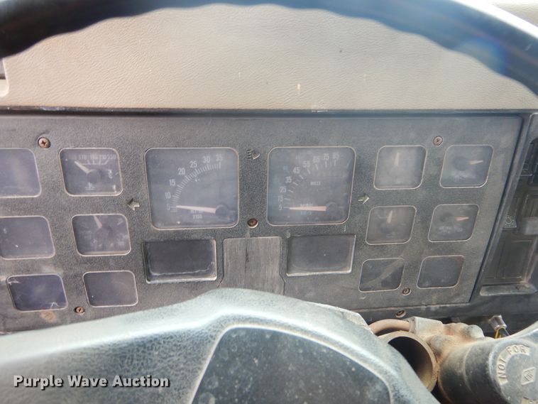 image for item MX9798 1991 International 4900  dump truck