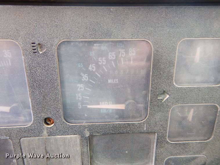 image for item MX9798 1991 International 4900  dump truck