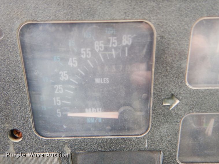 image for item MX9798 1991 International 4900  dump truck