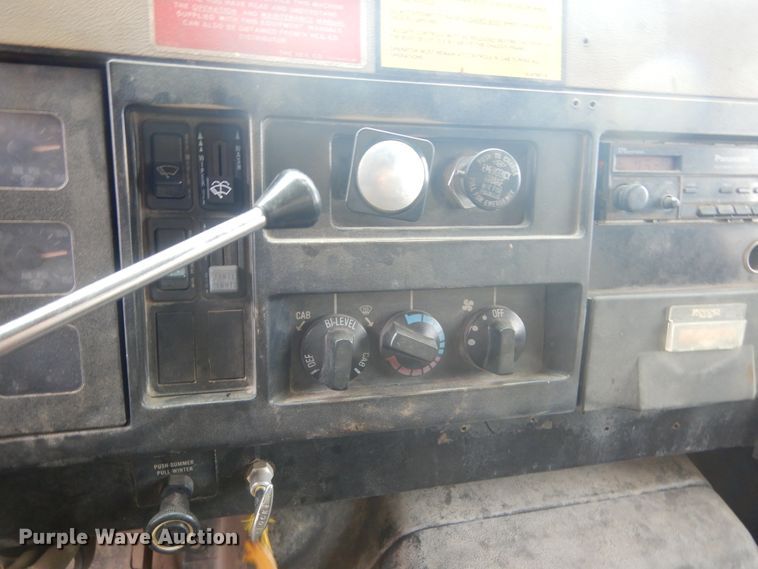 image for item MX9798 1991 International 4900  dump truck