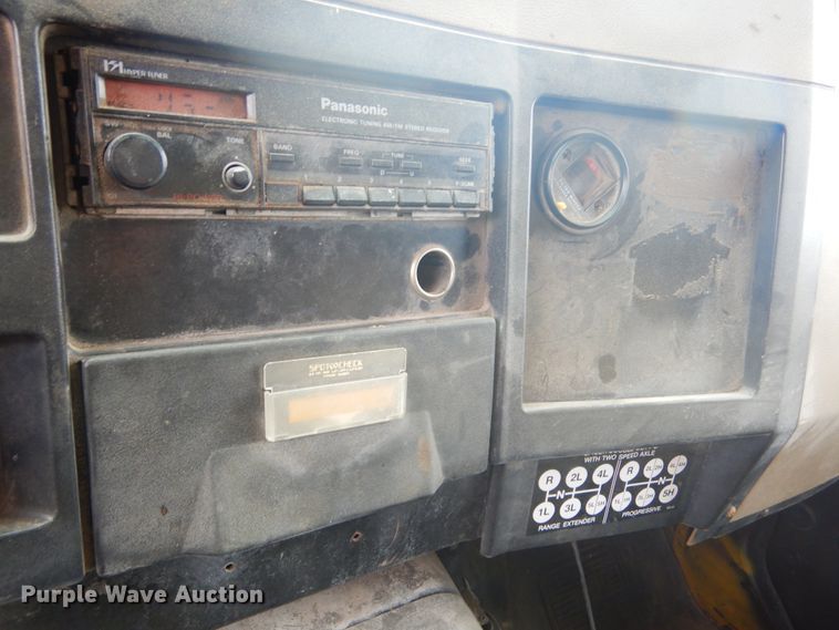 image for item MX9798 1991 International 4900  dump truck